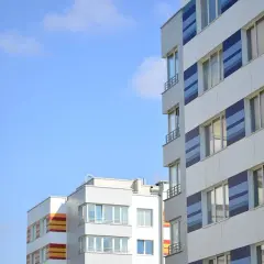 Czynsz TBS co zawiera? Odkryj, co musisz wiedzieć o opłatach