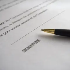 Jakie dokumenty są niezbędne przy sprzedaży udziałów w nieruchomości?