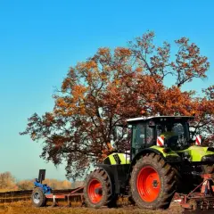 Ile kosztuje przekształcenie działki rolnej na budowlaną? Sprawdź koszty!