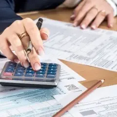 Jak zaksięgować akt notarialny zakupu nieruchomości bez błędów?