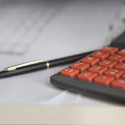 Podatek od zakupu nieruchomości: kiedy płacimy i co grozi za zwłokę