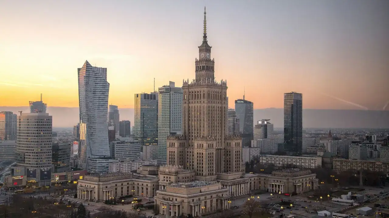 Zdjęcie Ile pięter ma najwyższy budynek w Polsce? Odkryj Varso Tower!