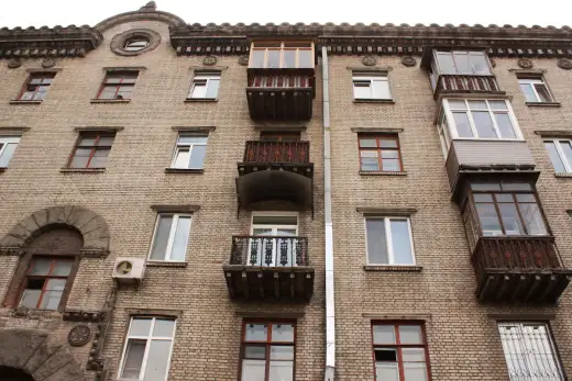 Ile kosztuje czynsz w kamienicy? Sprawdź ceny i czynniki wpływające