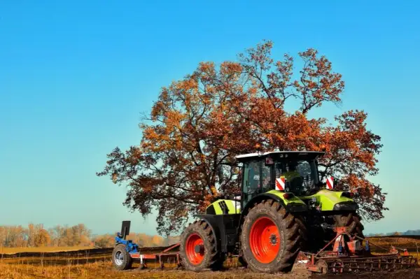 Ile kosztuje przekształcenie działki rolnej na budowlaną? Sprawdź koszty!